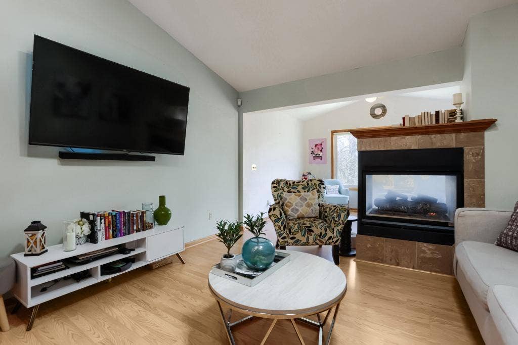6303 Cavell Court, Brooklyn Park, MN 55428 6303 Cavell Court - MLS Sized - 010 - 10 Family Room.jpg