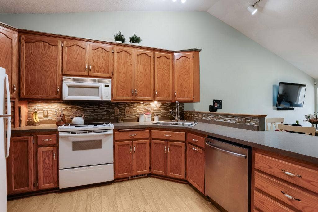 6303 Cavell Court, Brooklyn Park, MN 55428 6303 Cavell Court - MLS Sized - 007 - 07 Kitchen.jpg
