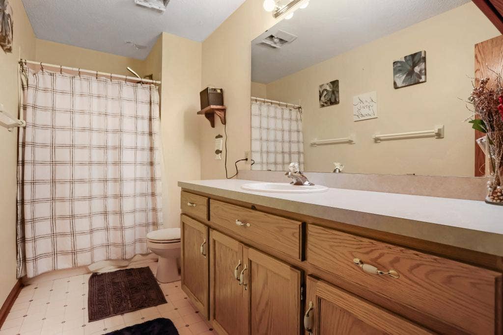 6303 Cavell Court, Brooklyn Park, MN 55428 6303 Cavell Court - MLS Sized - 016 - 16 Primary Bathroom.jpg