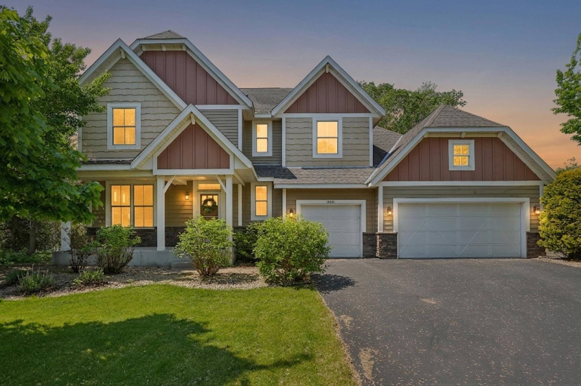 10601 Watersedge Lane, Woodbury, MN 55129 70_twilight.jpg
