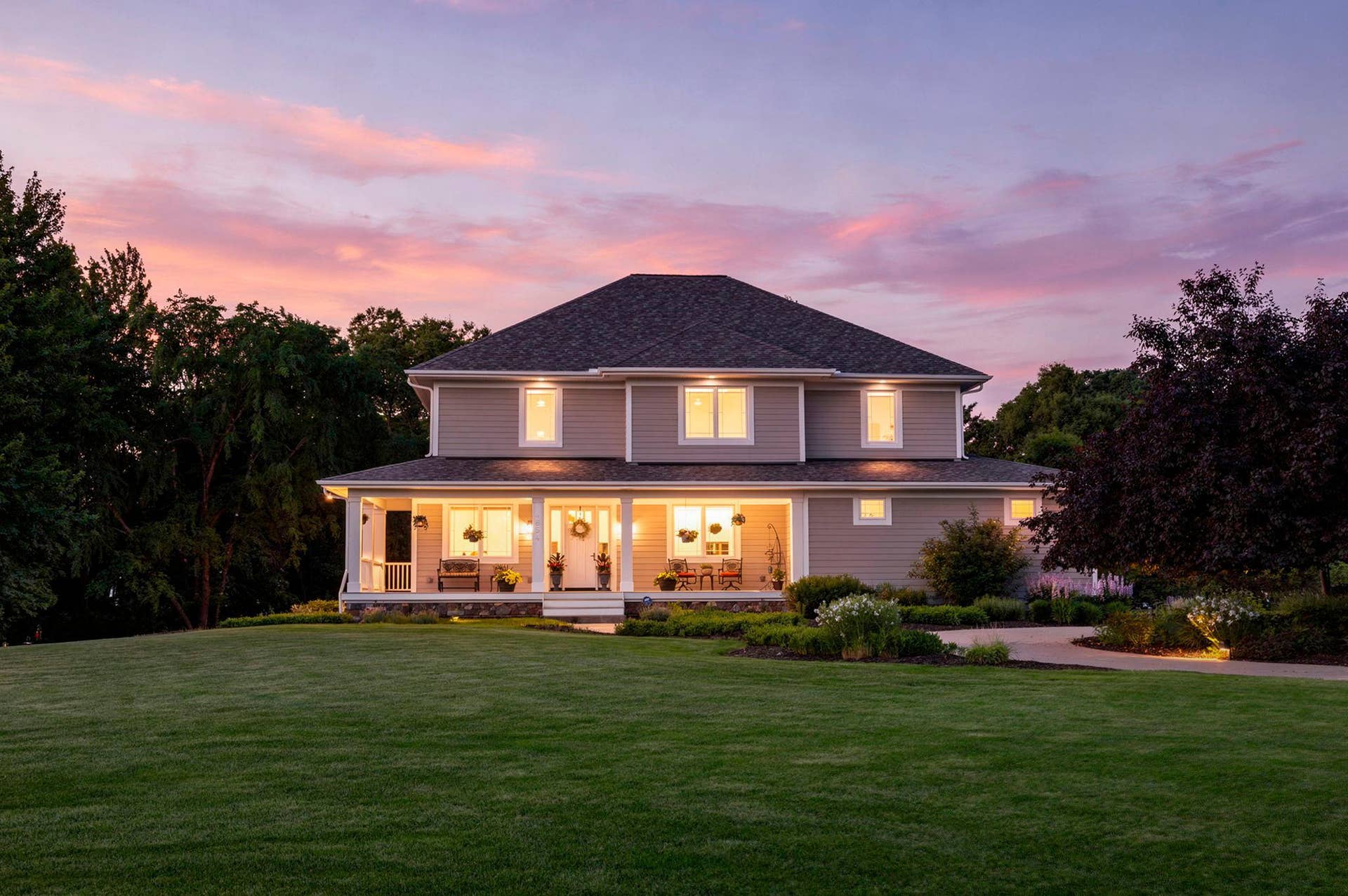 4854 Linden Trail N, Lake Elmo, MN 55042 Stunning evening exterior showcasing curb appeal