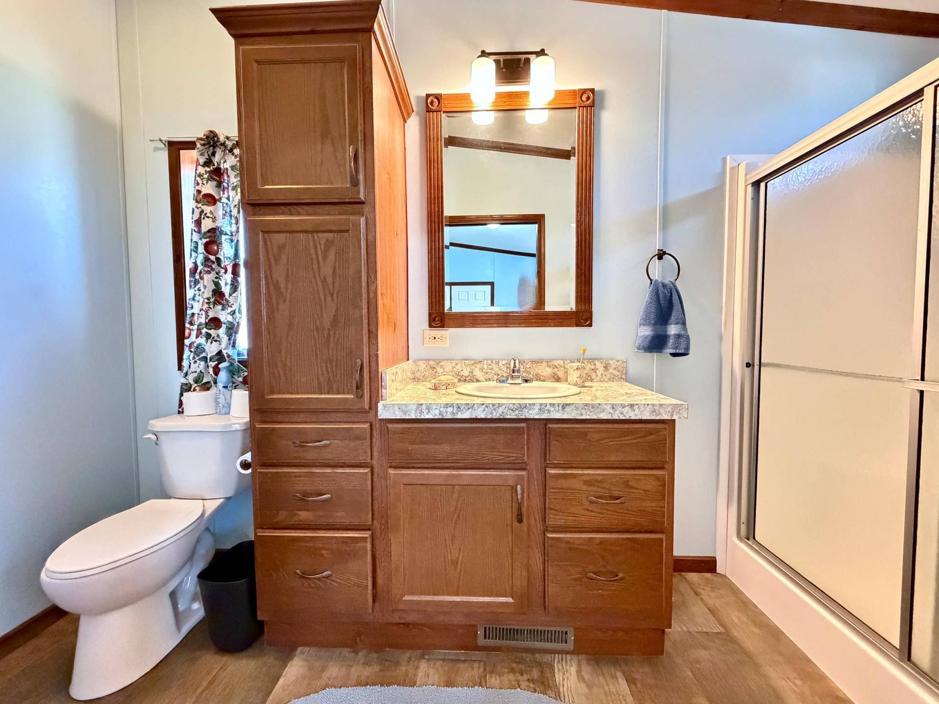 1707 Crosby Court SE, #21, Bemidji, MN 56601 Primary Bathroom.jpeg