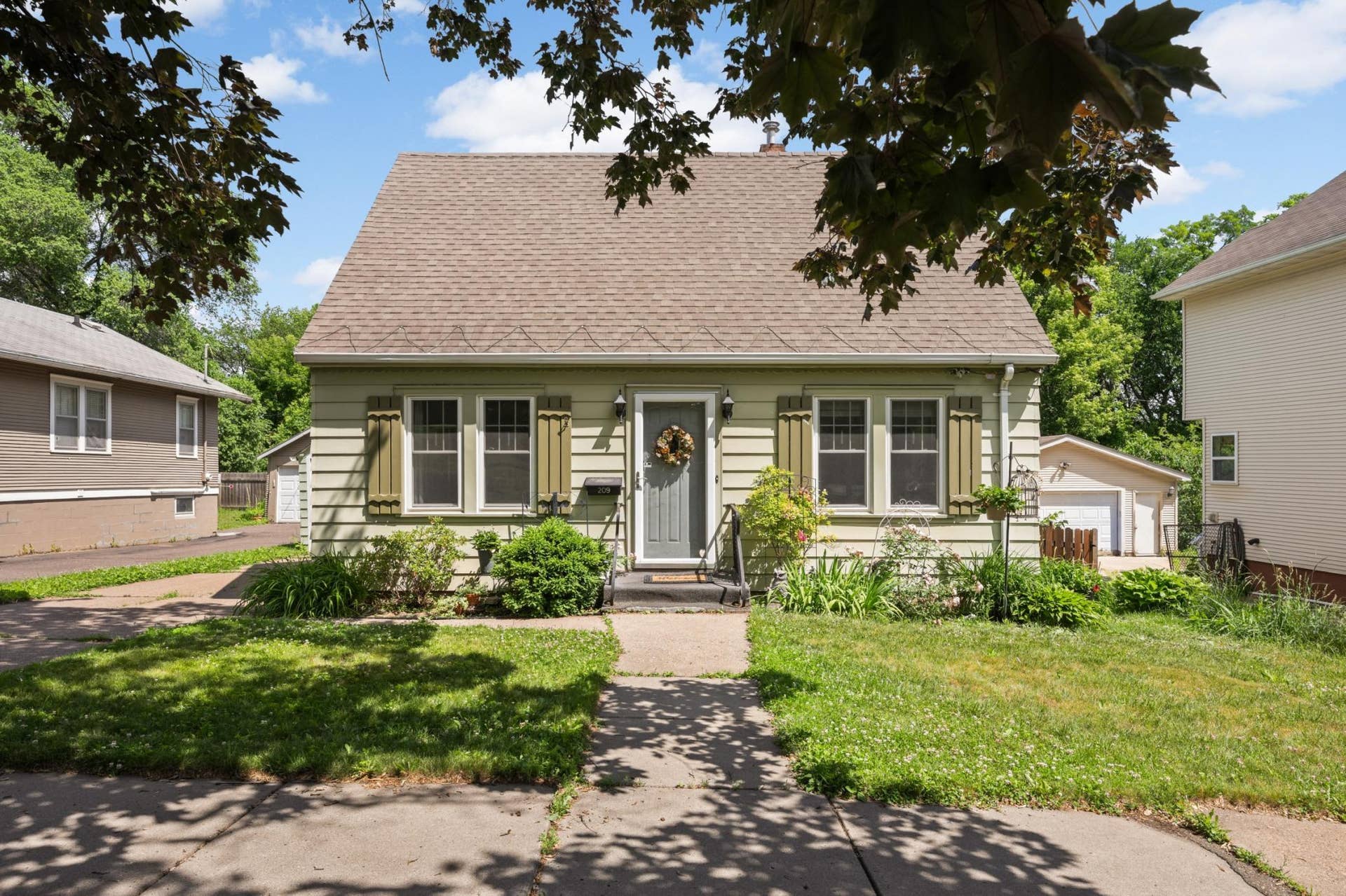 209 Robie Street W, 104, Saint Paul, MN 55107 Charming Home with lots of Character