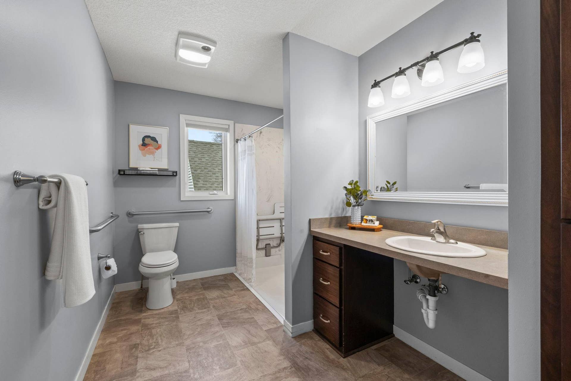 319 Bellwood Avenue, Maplewood, MN 55117 A nearby full bathroom includes a roll-in shower, linen cabinetry, and additional hall storage.