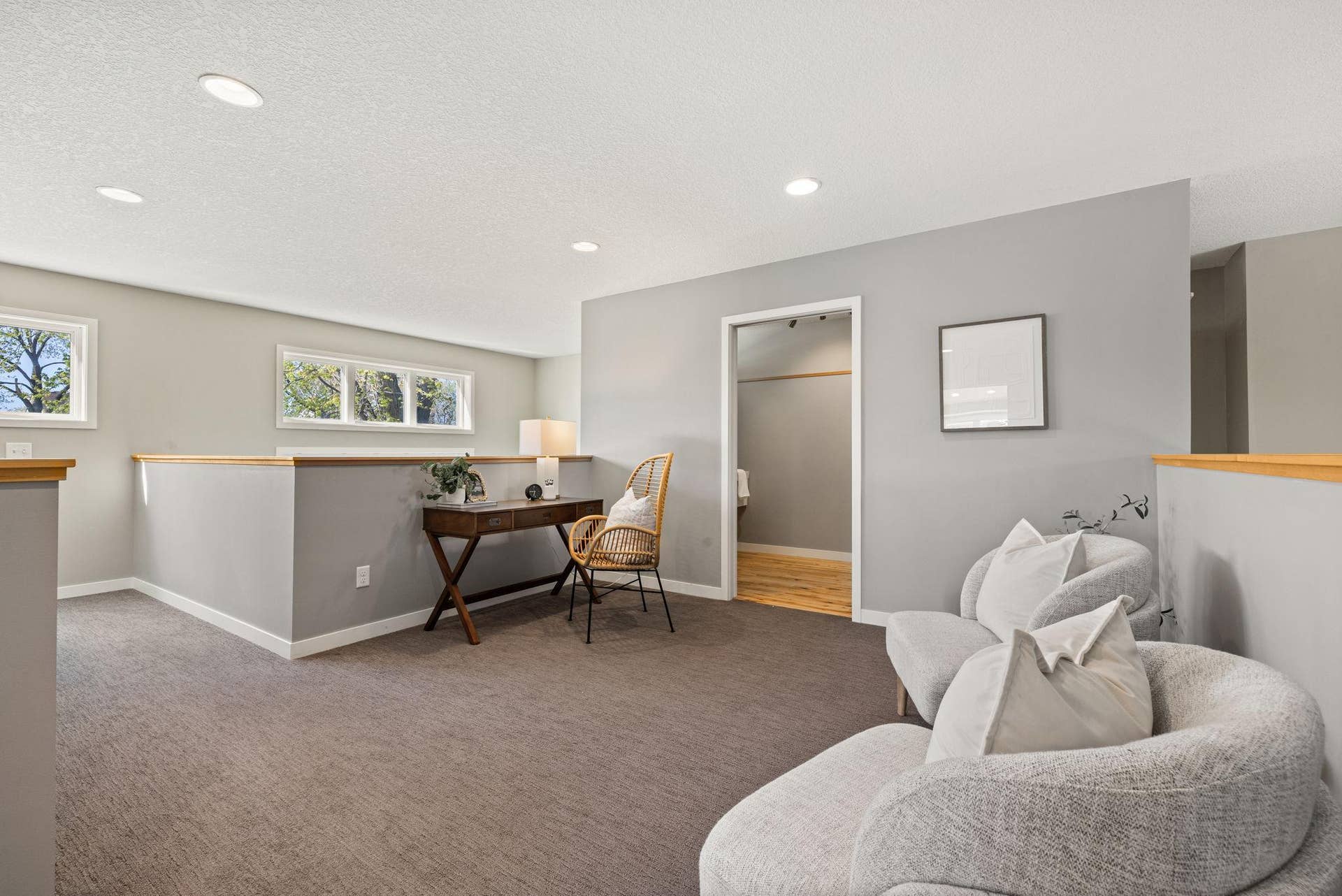 319 Bellwood Avenue, Maplewood, MN 55117 Just off the loft is a separate bonus room featuring a sink, cabinetry, and counter space.