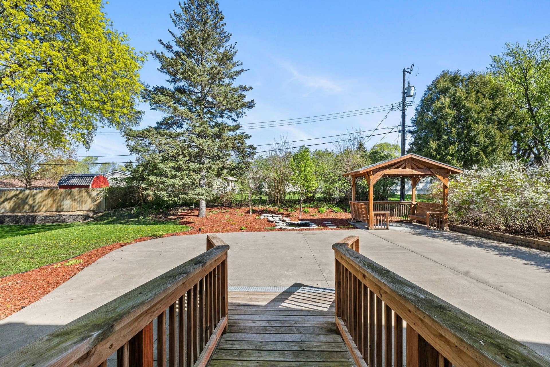 319 Bellwood Avenue, Maplewood, MN 55117 Walkout access leads directly to the backyard with a ramp for accessibility.