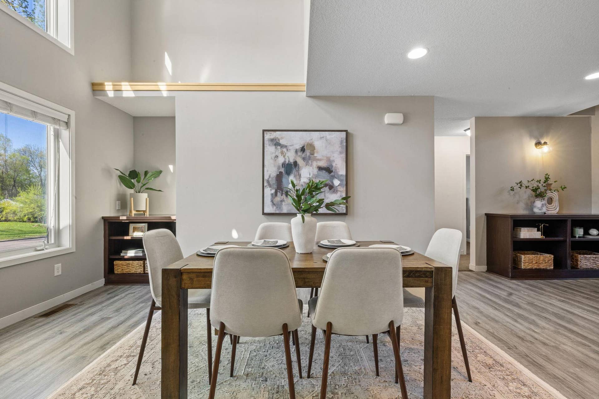 319 Bellwood Avenue, Maplewood, MN 55117 Easy everyday living and entertaining.