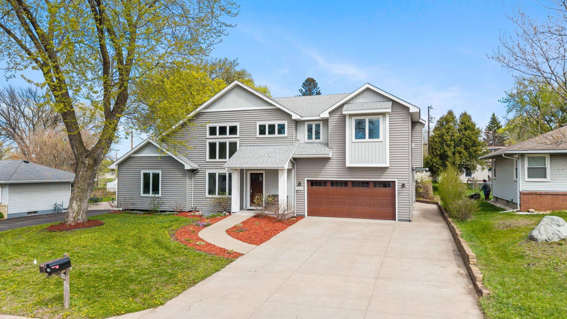 319 Bellwood Avenue, Maplewood, MN 55117 Spacious 5-bedroom, 4-bathroom home in Maplewood that offers exceptional curb appeal and a versatile, well-designed layout!