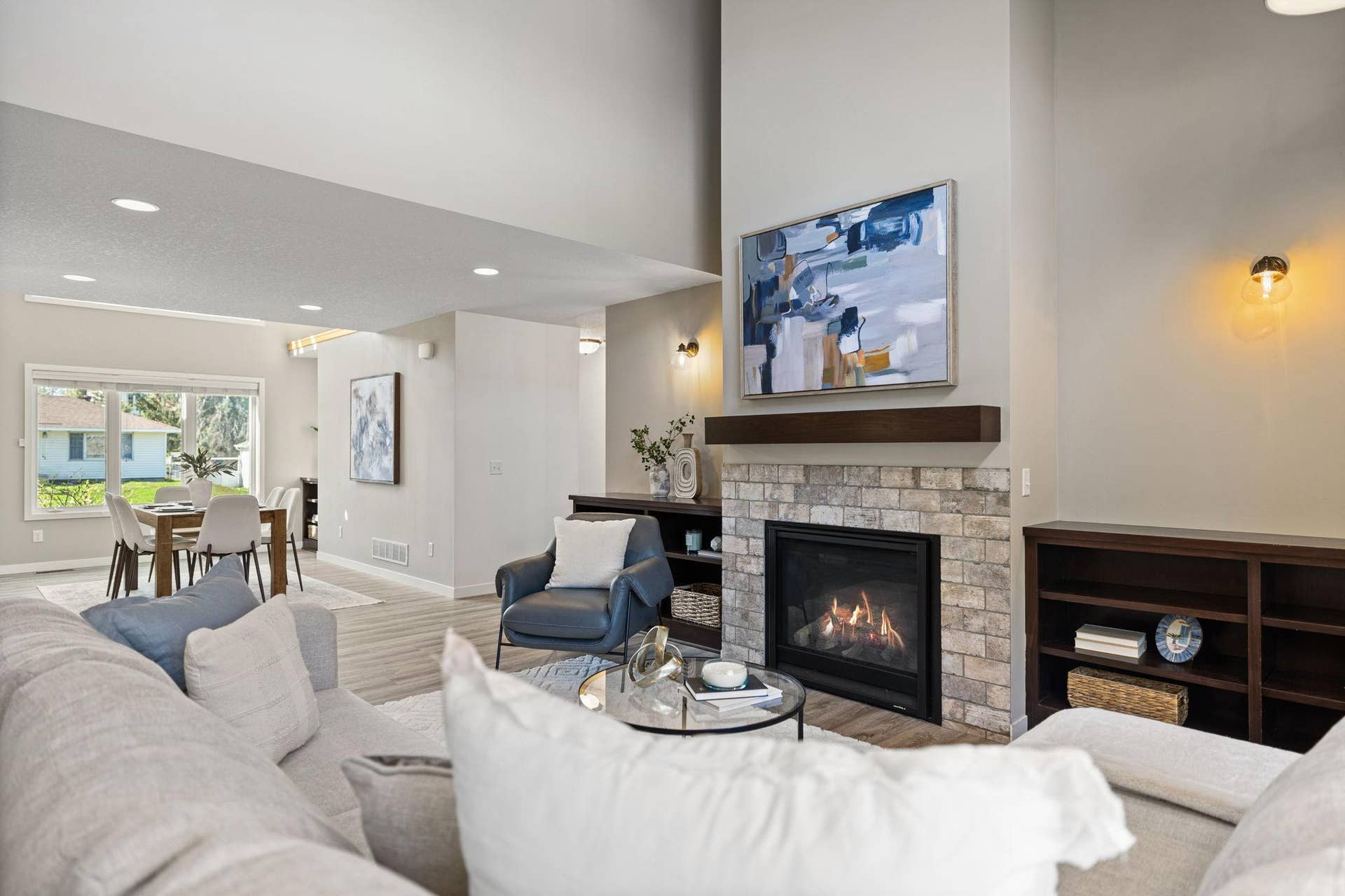319 Bellwood Avenue, Maplewood, MN 55117 Open and inviting atmosphere!