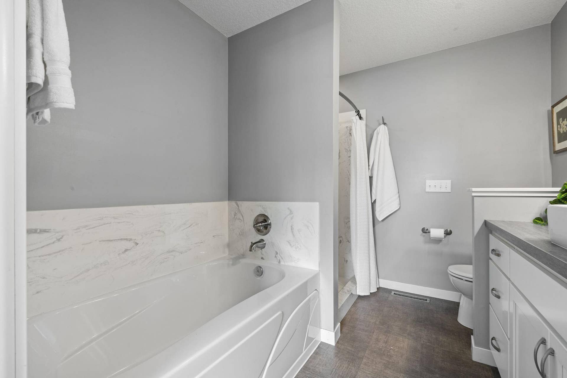 319 Bellwood Avenue, Maplewood, MN 55117 This entire suite functions independently from the rest of the home, ideal for permanent residents or extended guests.