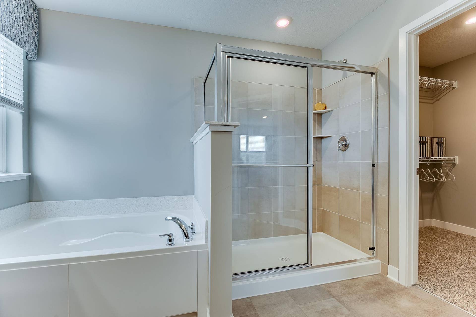 4913 Blake Way, Woodbury, MN 55129 Tile shower one window.jpg