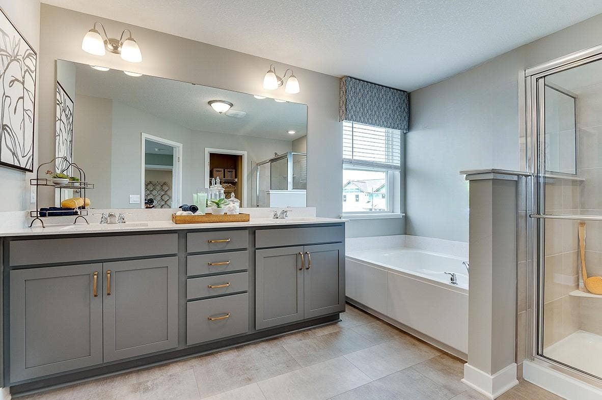 4913 Blake Way, Woodbury, MN 55129 Whitney primary bath.