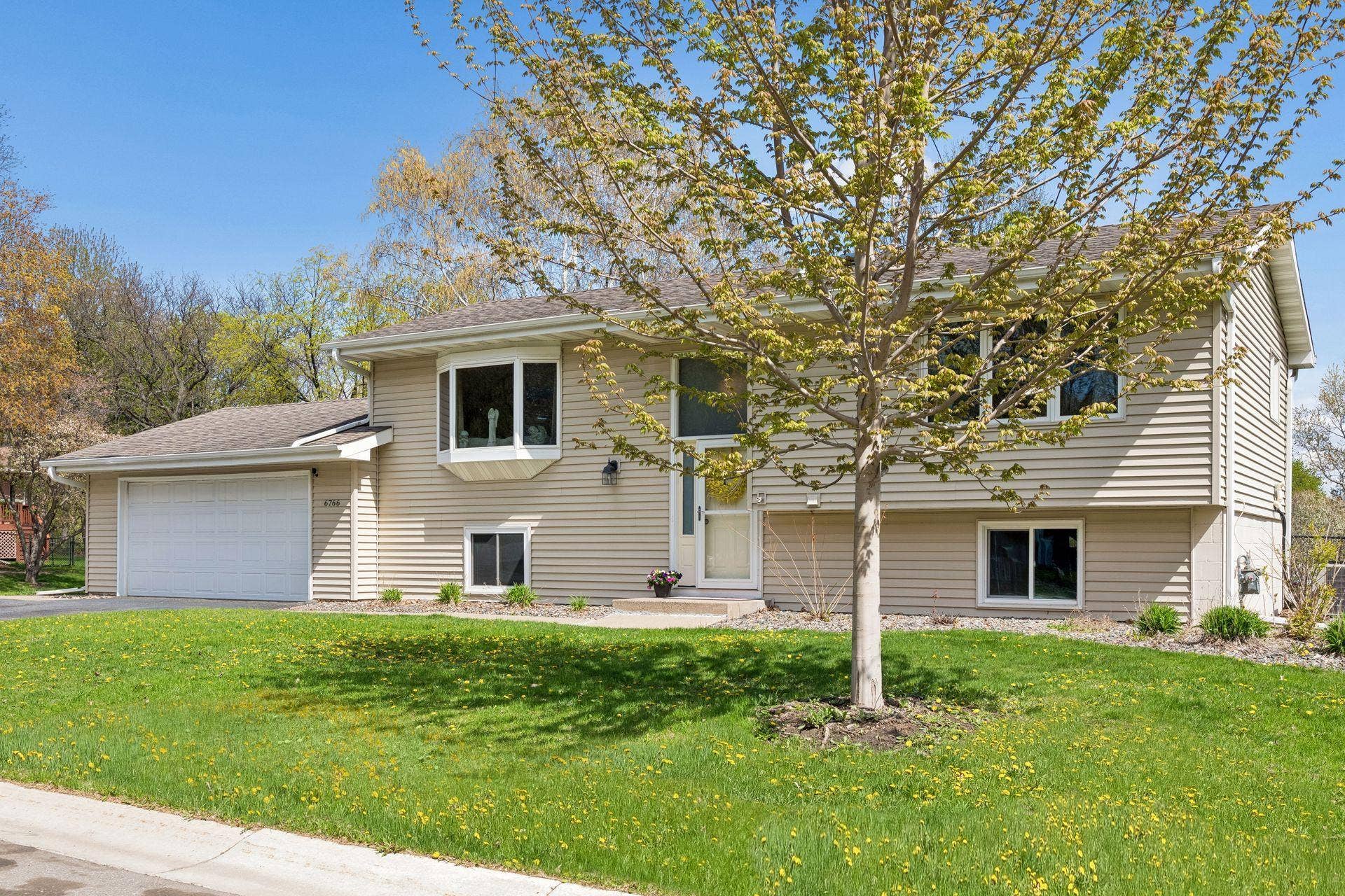 6766 Cottonwood Lane N, Maple Grove, MN 55369 6766 Cottonwood Lane N, Maple Grove, MN 55369