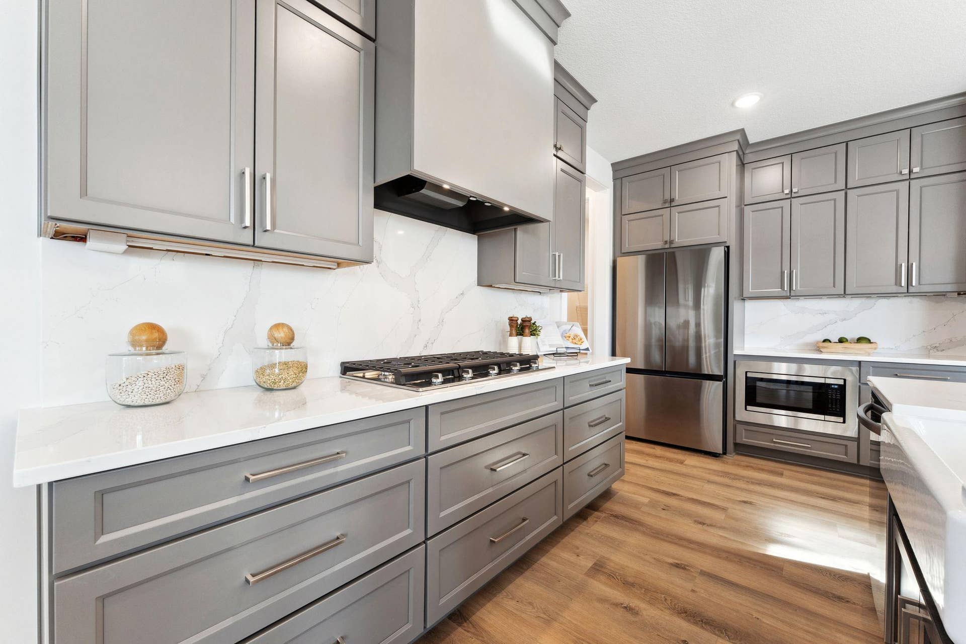 3644 Knightsbridge Lane, Lake Elmo, MN 55042 Kitchen with Quartz Backsplash
