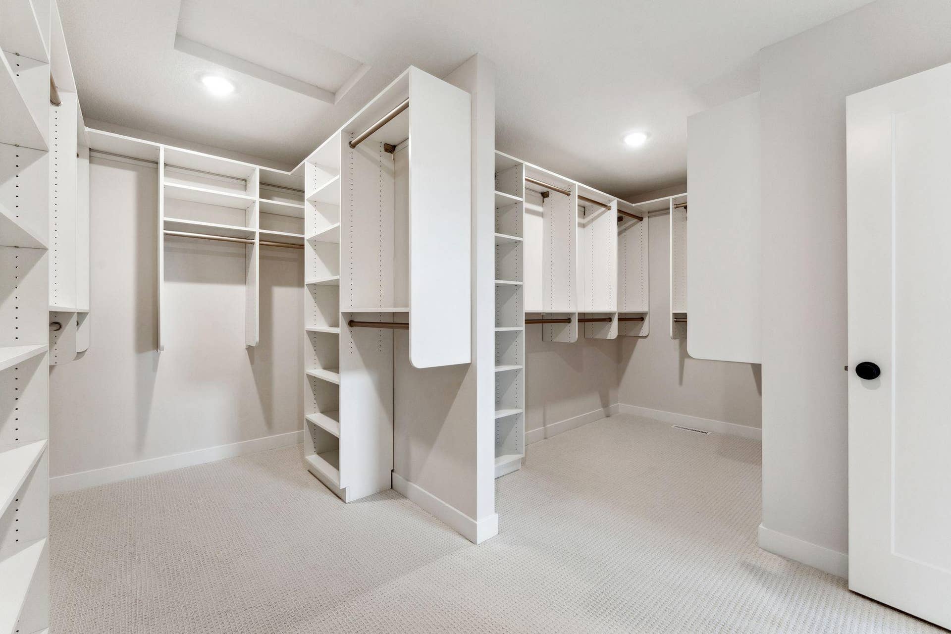 3644 Knightsbridge Lane, Lake Elmo, MN 55042 Primary Closet