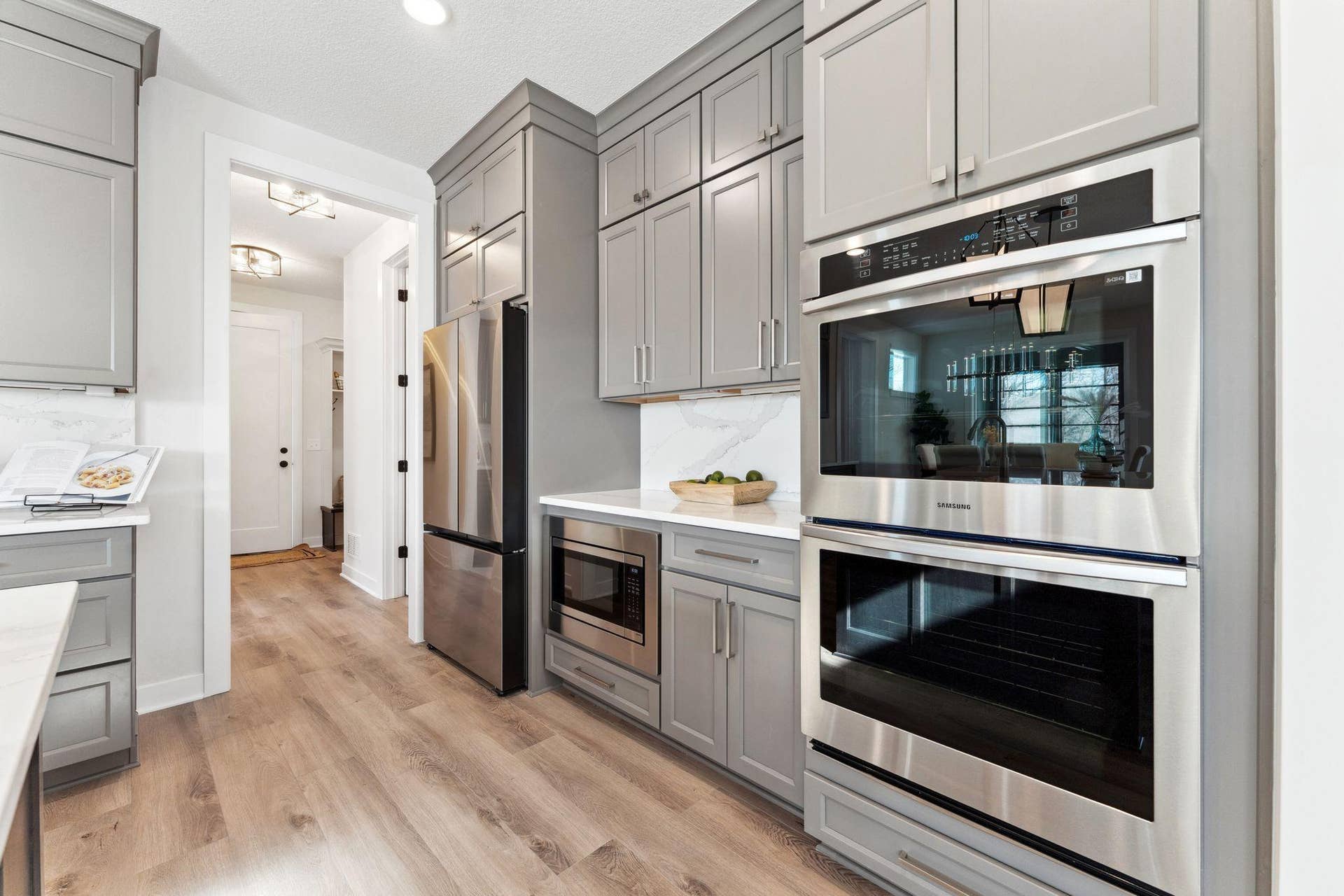3644 Knightsbridge Lane, Lake Elmo, MN 55042 Double Oven with Coffee Area
