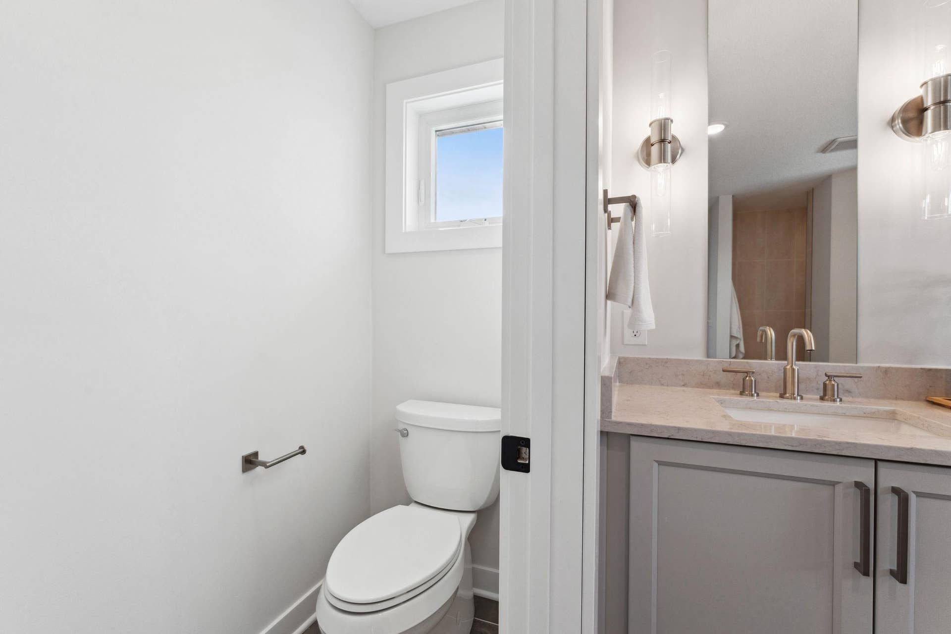 3644 Knightsbridge Lane, Lake Elmo, MN 55042 Primary Bathroom Watercloset