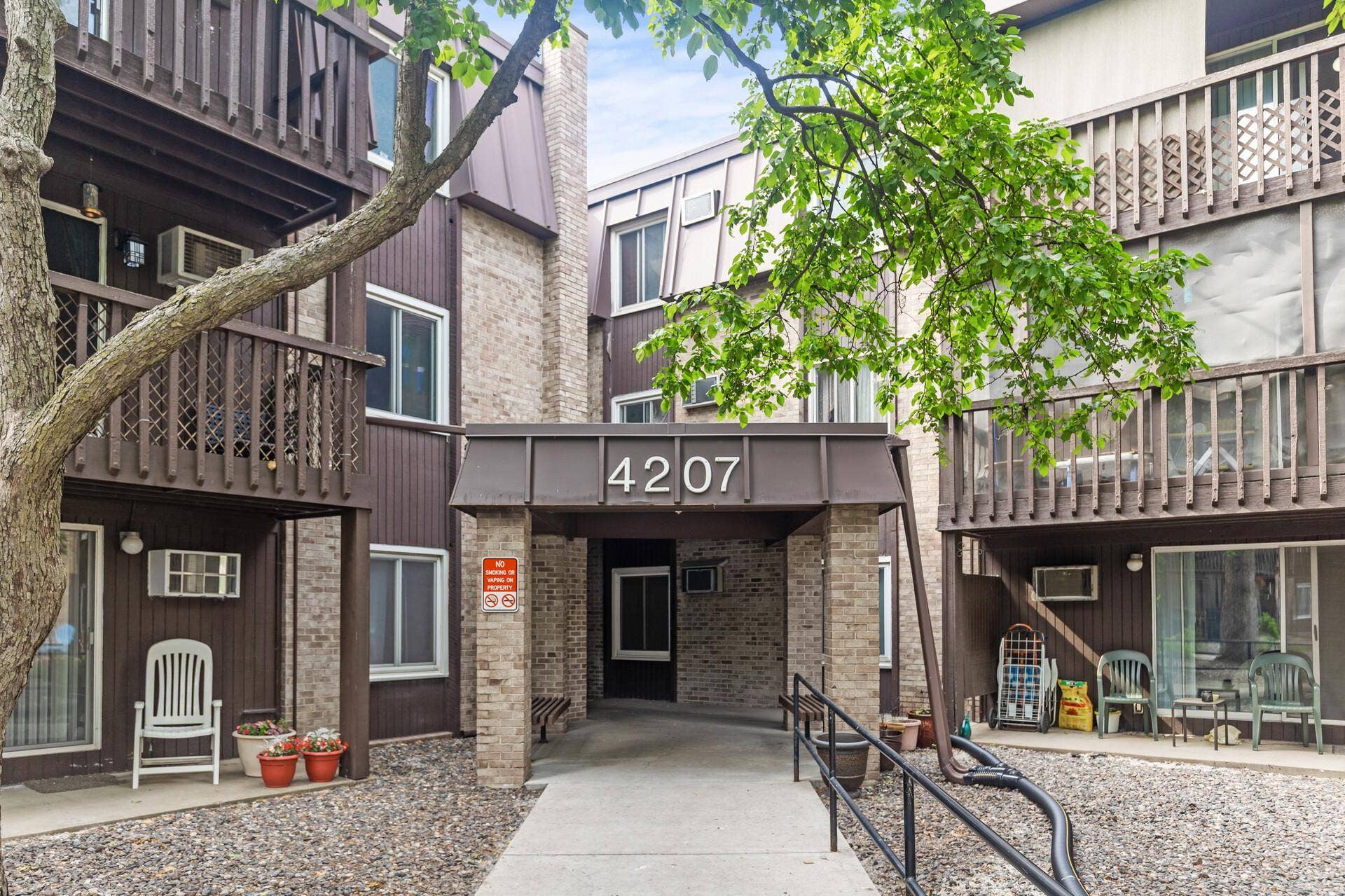 4207 Lakeside Avenue N, #328, Brooklyn Center, MN 55429 4207 Lakeside Avenue N, #328, Brooklyn Center, MN 55429