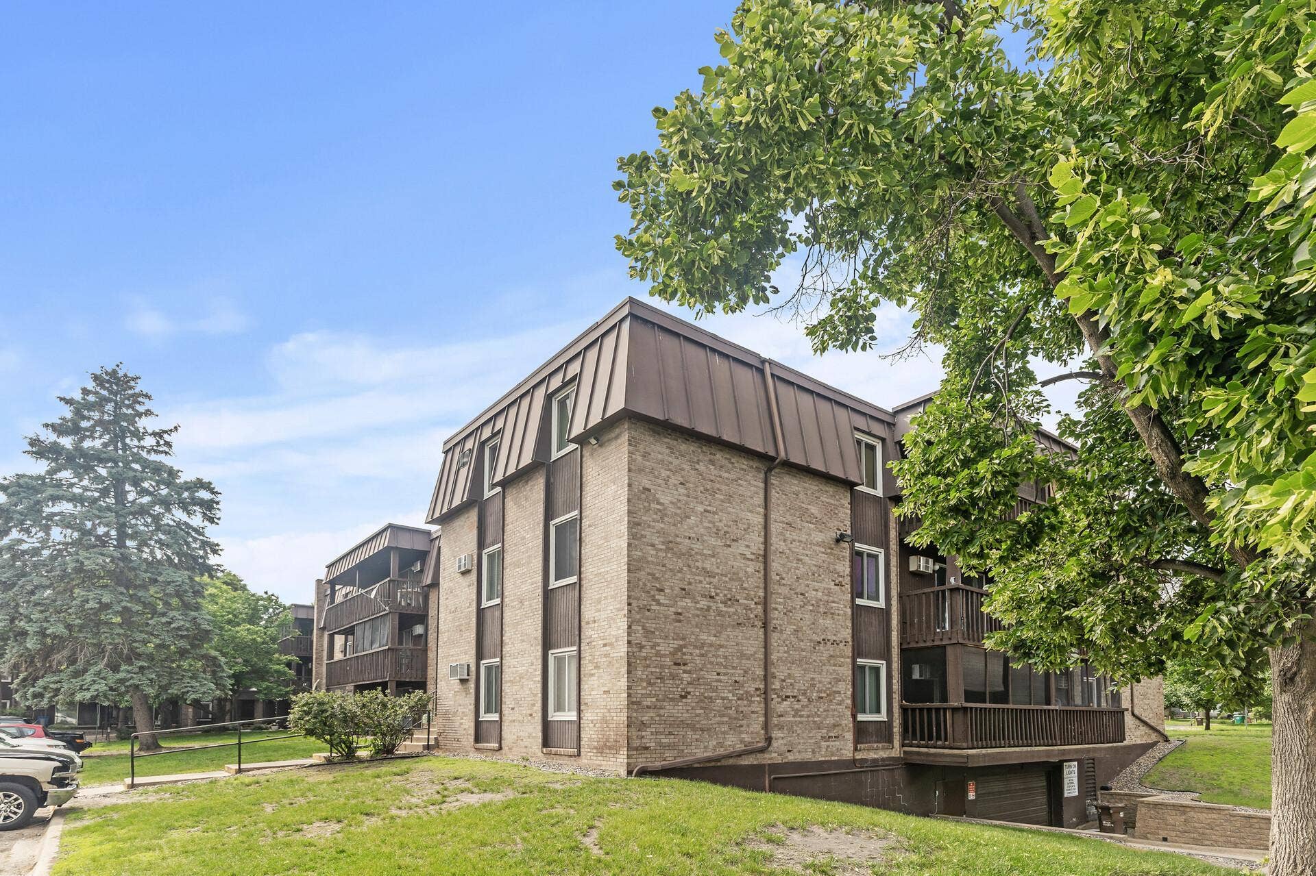 4207 Lakeside Avenue N, #328, Brooklyn Center, MN 55429 4207 Lakeside Avenue N, #328, Brooklyn Center, MN 55429