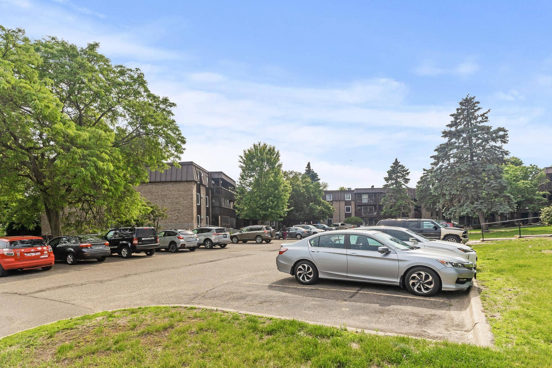 4207 Lakeside Avenue N, #328, Brooklyn Center, MN 55429 4207 Lakeside Avenue N, #328, Brooklyn Center, MN 55429