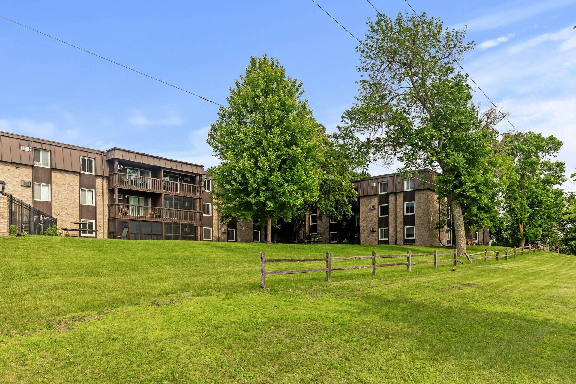 4207 Lakeside Avenue N, #328, Brooklyn Center, MN 55429 4207 Lakeside Avenue N, #328, Brooklyn Center, MN 55429