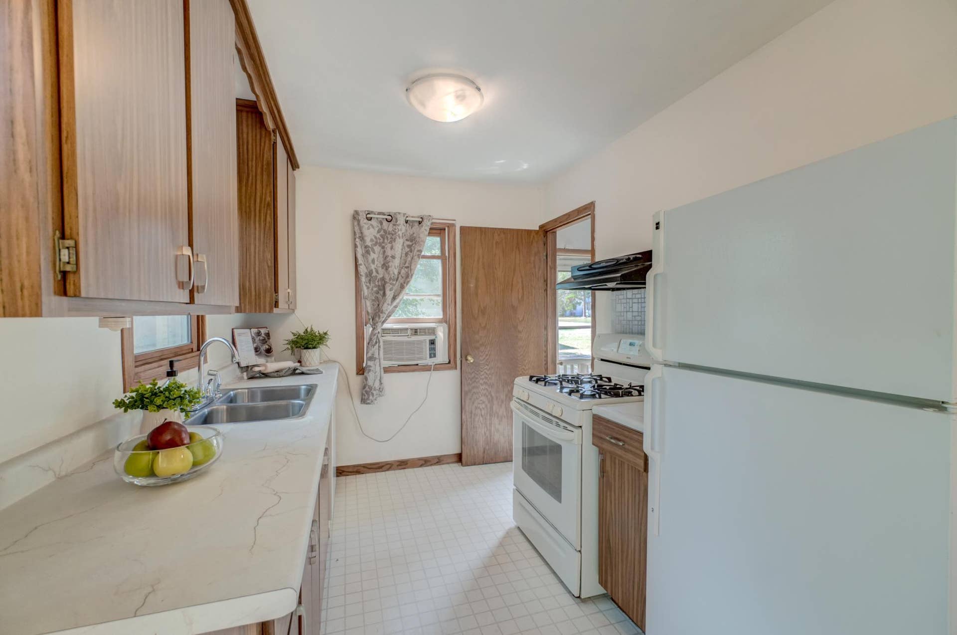 6024 Camden Avenue N, Brooklyn Center, MN 55430 6024 Camden Ave N