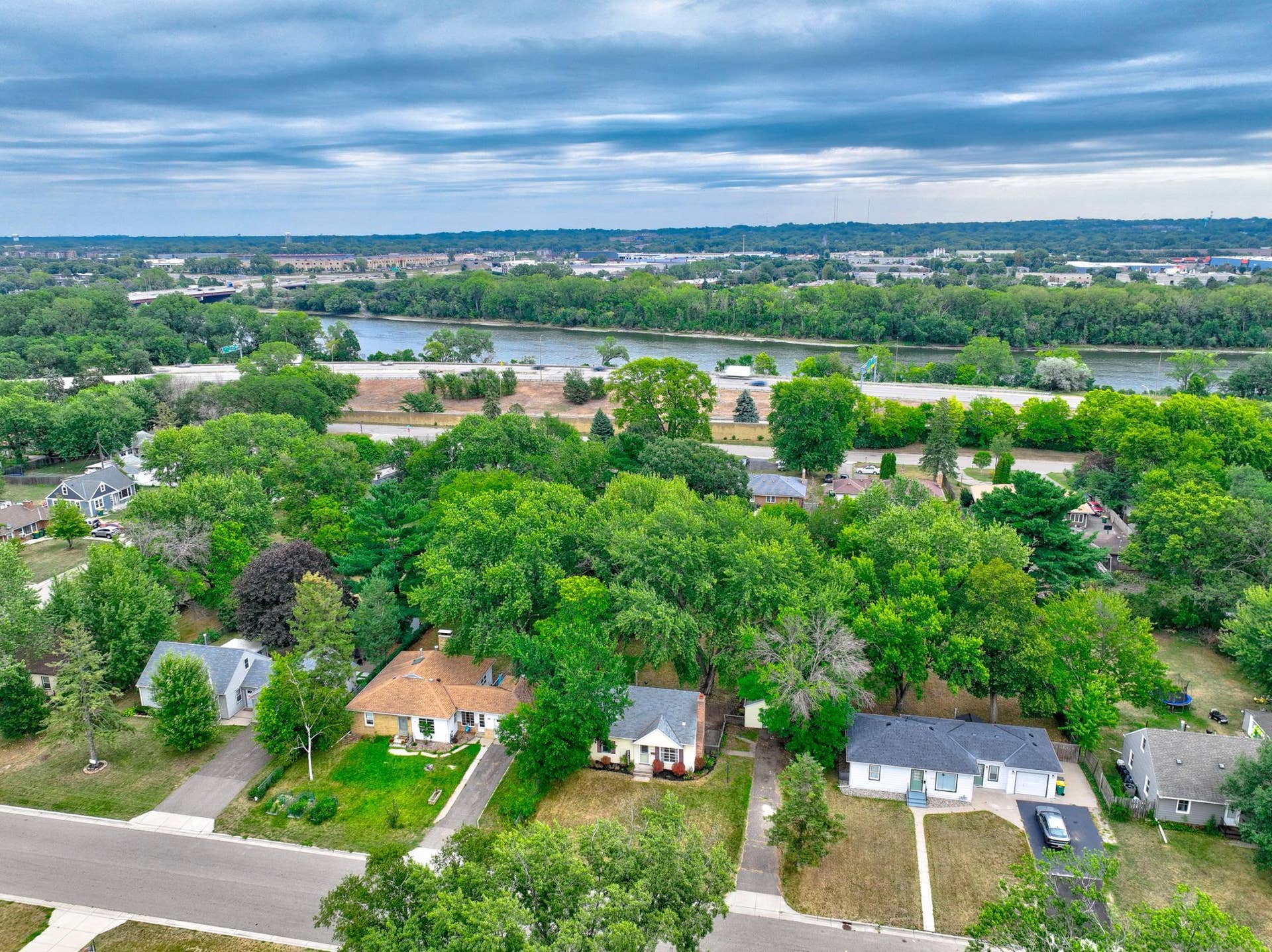 6024 Camden Avenue N, Brooklyn Center, MN 55430 6024 Camden Ave N