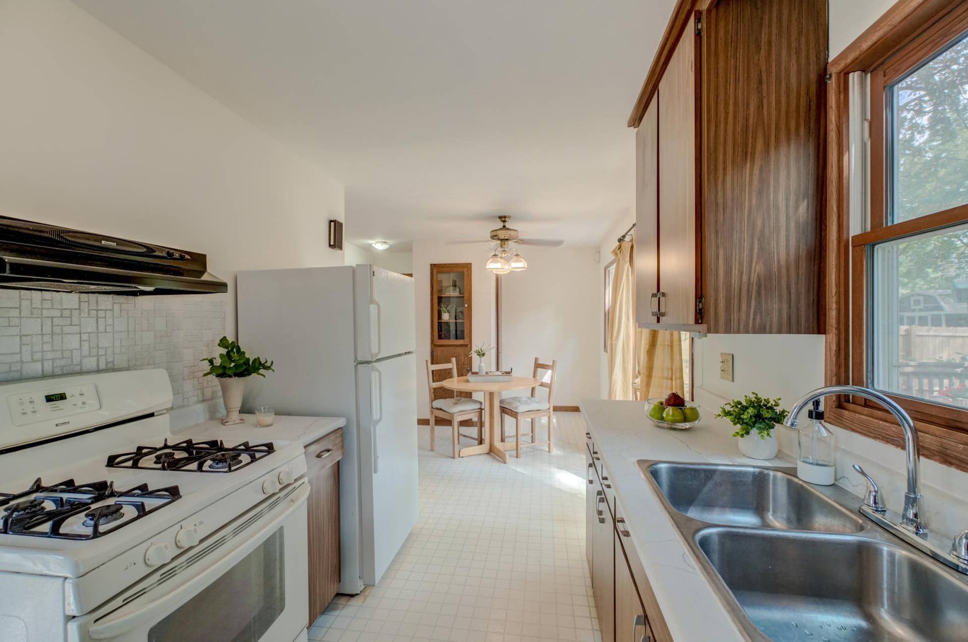 6024 Camden Avenue N, Brooklyn Center, MN 55430 6024 Camden Ave N
