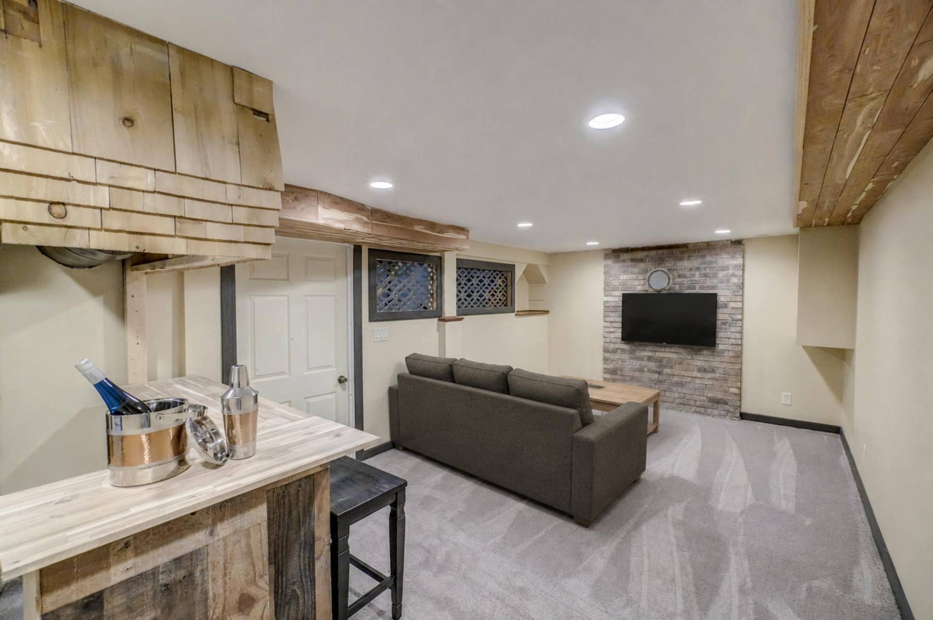 6024 Camden Avenue N, Brooklyn Center, MN 55430 6024 Camden Ave N
