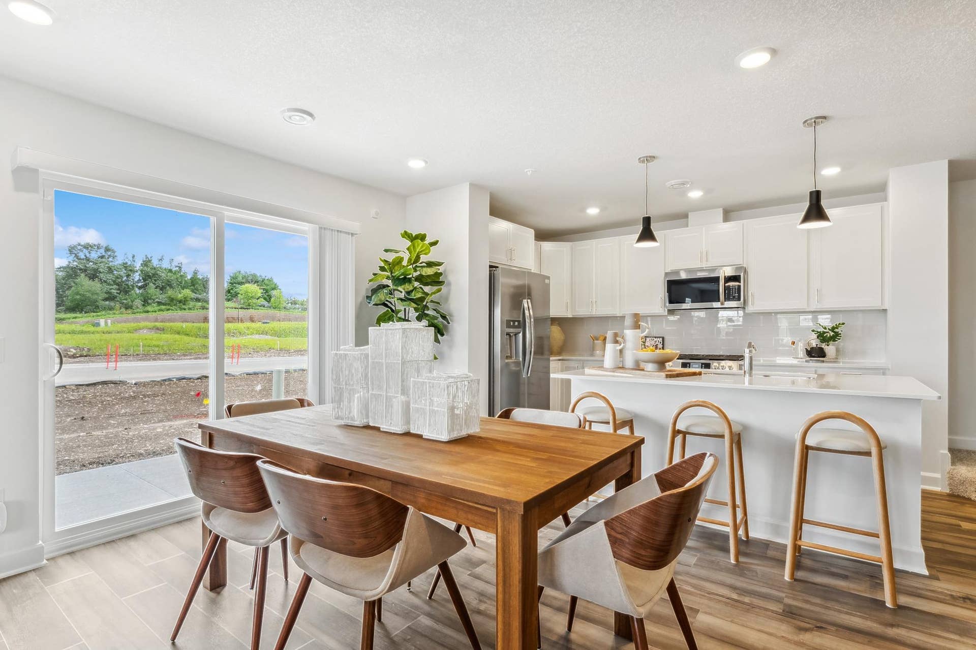 5353 Long Pointe Pass, Woodbury, MN 55129 (Photo of a model home, actual homes finishes will vary) Soaked in natural sunlight, the homes eat-in dining room has ample space for a dining table.