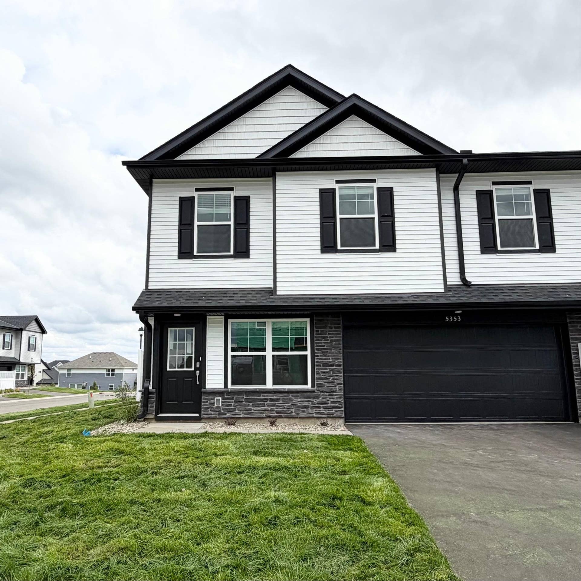 5353 Long Pointe Pass, Woodbury, MN 55129 (Photo is of the actual home.)