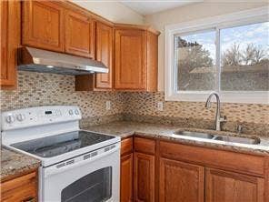 4819 Grenwich Way N, Oakdale, MN 55128 4819 Grenwich way N, kichen 2 pic.jpg