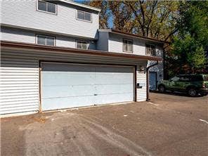 4819 Grenwich Way N, Oakdale, MN 55128 4819 Grenwich way N, Garage 1 pic.jpg