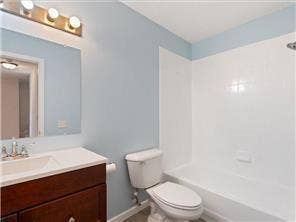 4819 Grenwich Way N, Oakdale, MN 55128 4819 Grenwich way N, upper bath pic.jpg