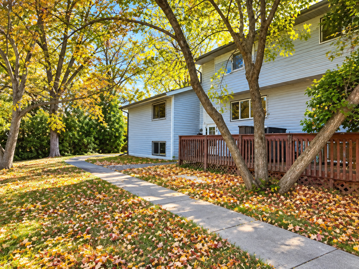 4819 Grenwich Way N, Oakdale, MN 55128 4819 Grenwich Way N, Front of home.png