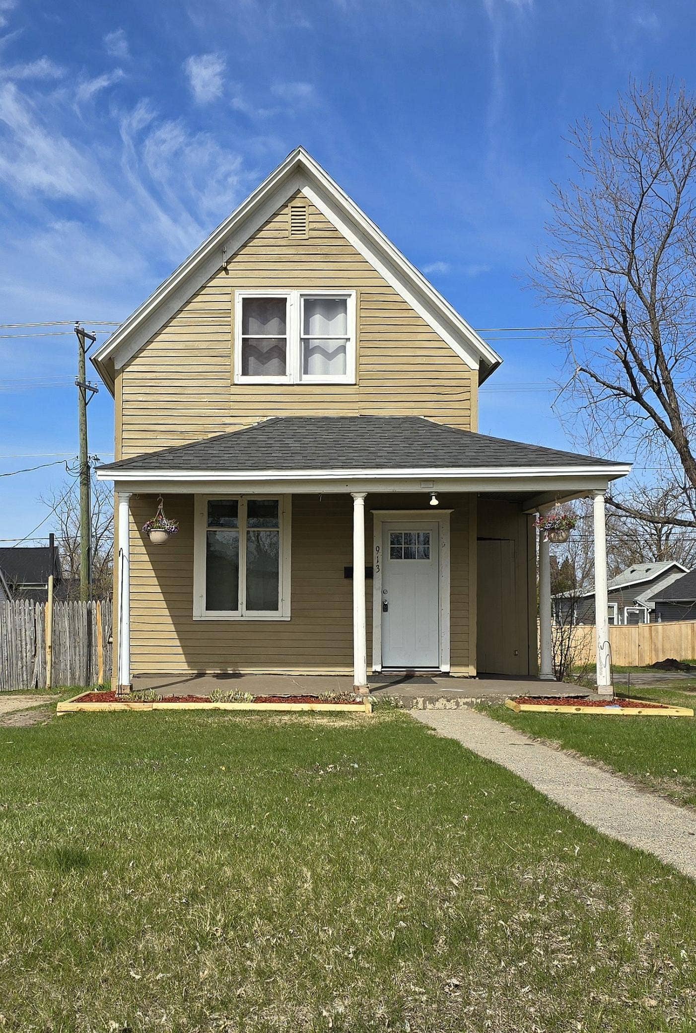 913 Mississippi Avenue NW, Bemidji, MN 56601 front.jpg