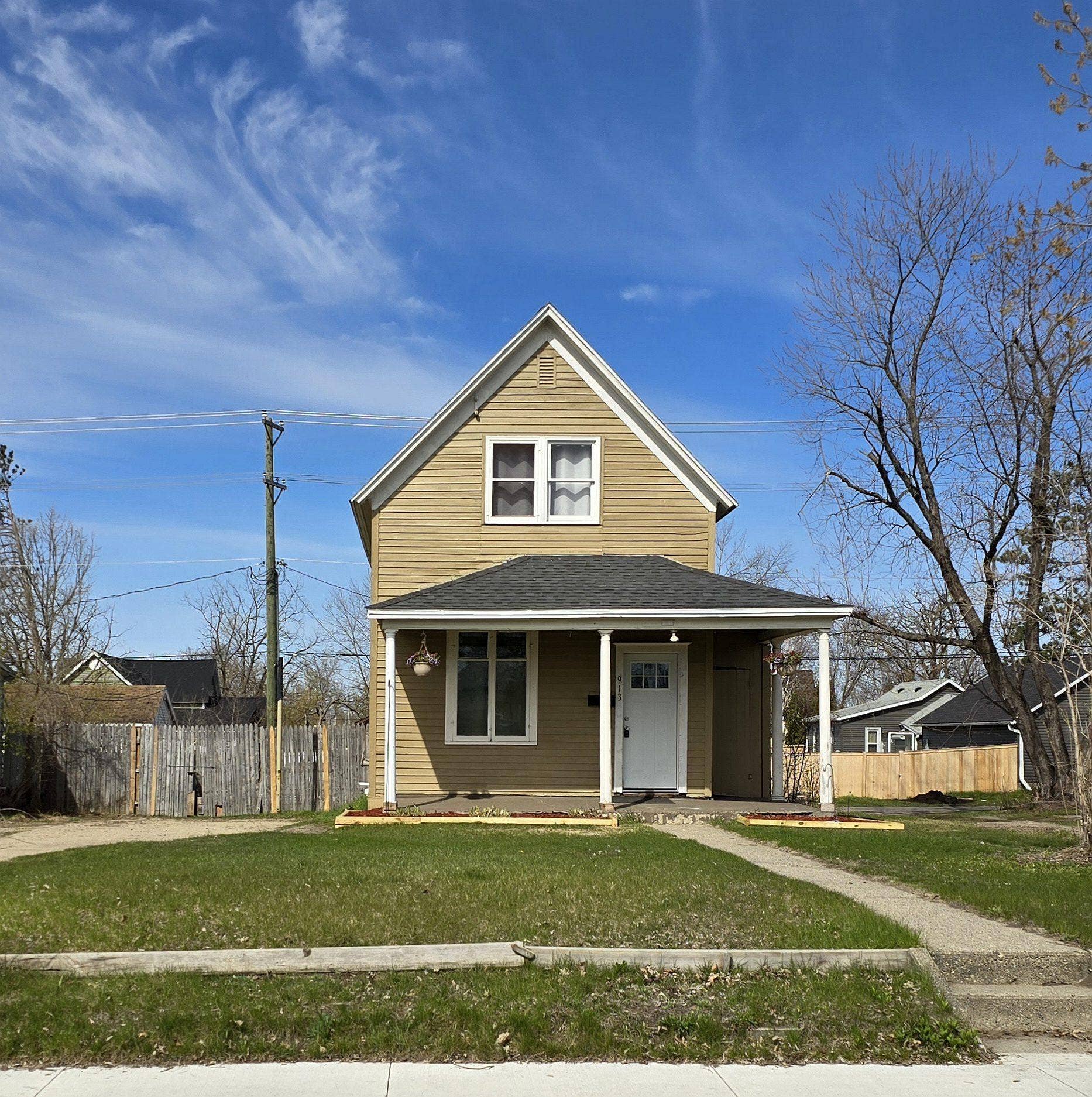 913 Mississippi Avenue NW, Bemidji, MN 56601 front1.jpg