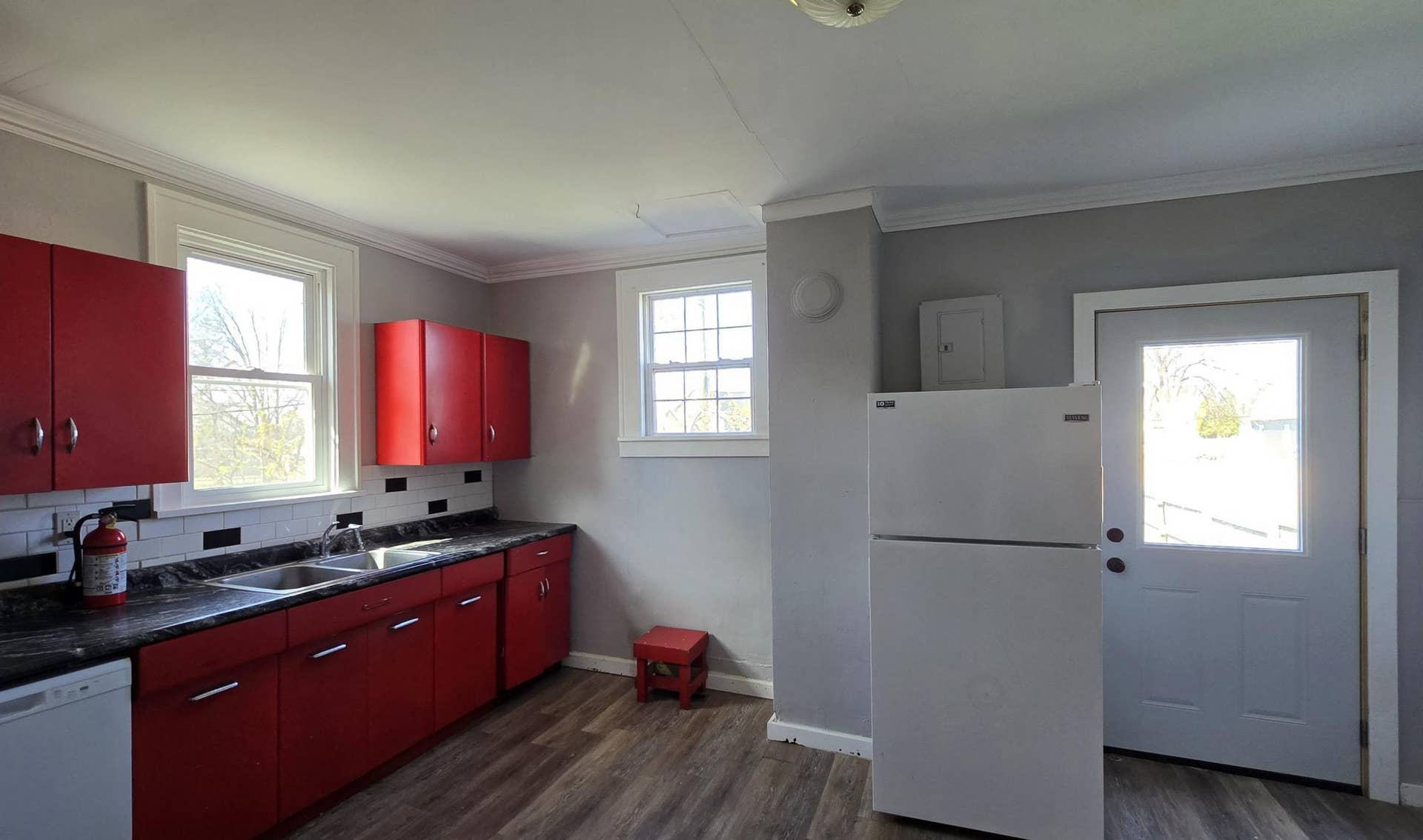 913 Mississippi Avenue NW, Bemidji, MN 56601 kitchen1.jpg