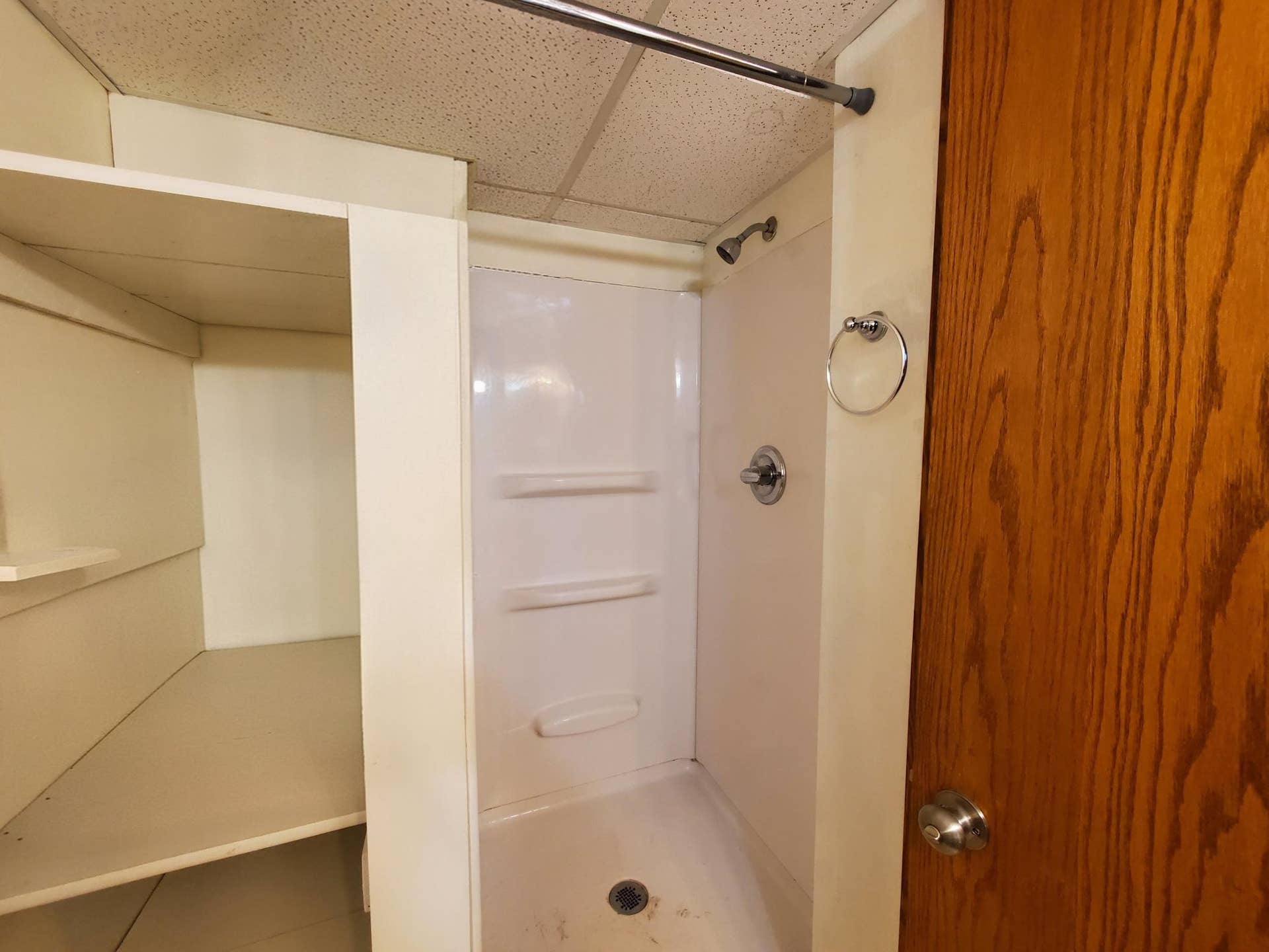 923 Beltrami Avenue NW, Bemidji, MN 56601 effiency lower level shower