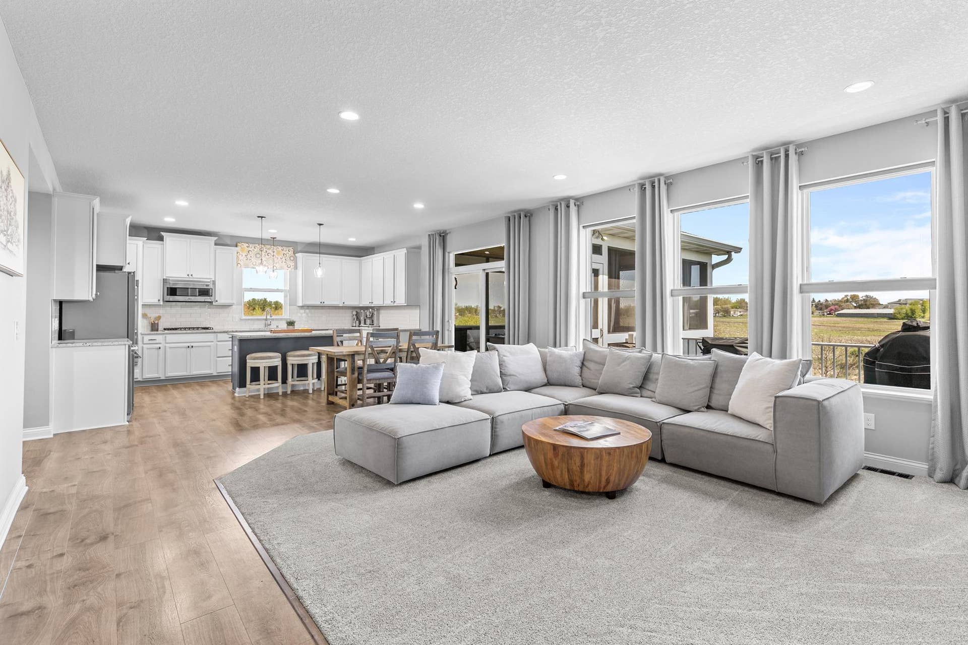 143rd.Ct Living Room 3.jpg