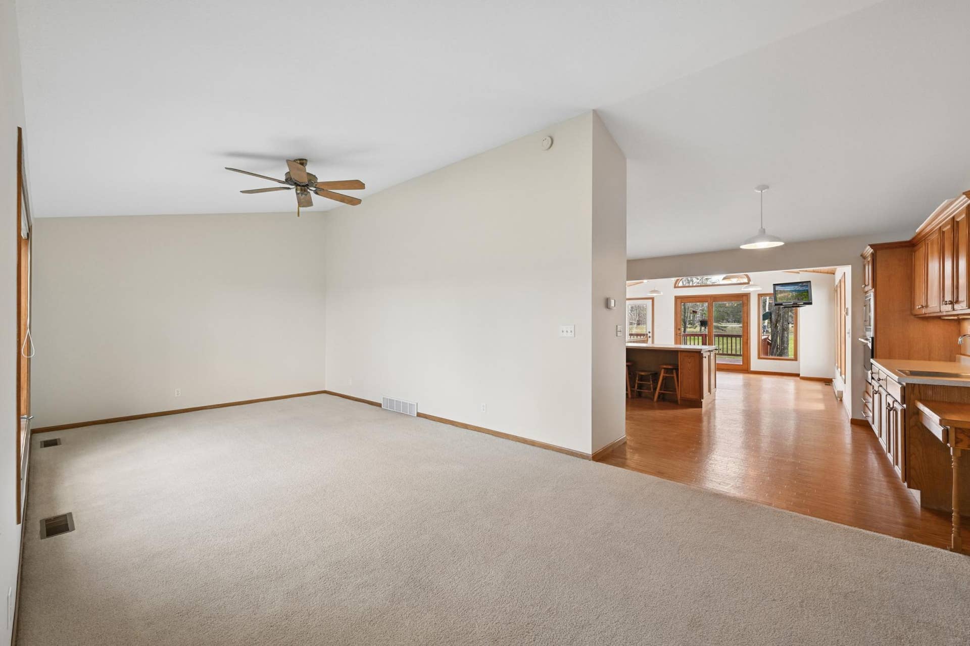 2120 Grotte Avenue NE, Bemidji, MN 56601 5_abc_5969.jpg