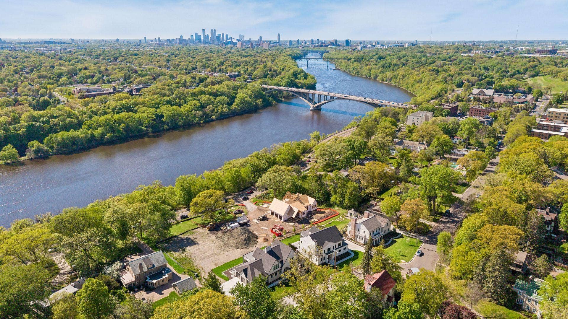 110 Mississippi River Boulevard N, 96, Saint Paul, MN 55104 Close to both downtowns