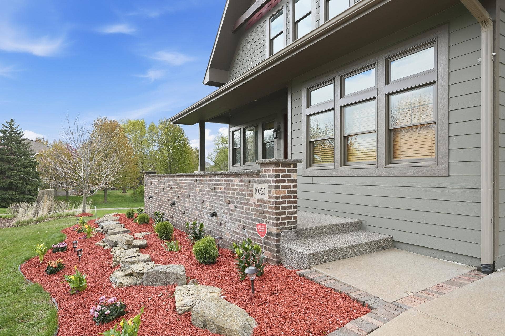 10721 Watersedge Lane, Woodbury, MN 55129 10721 Watersedge Lane, Woodbury, MN 55129