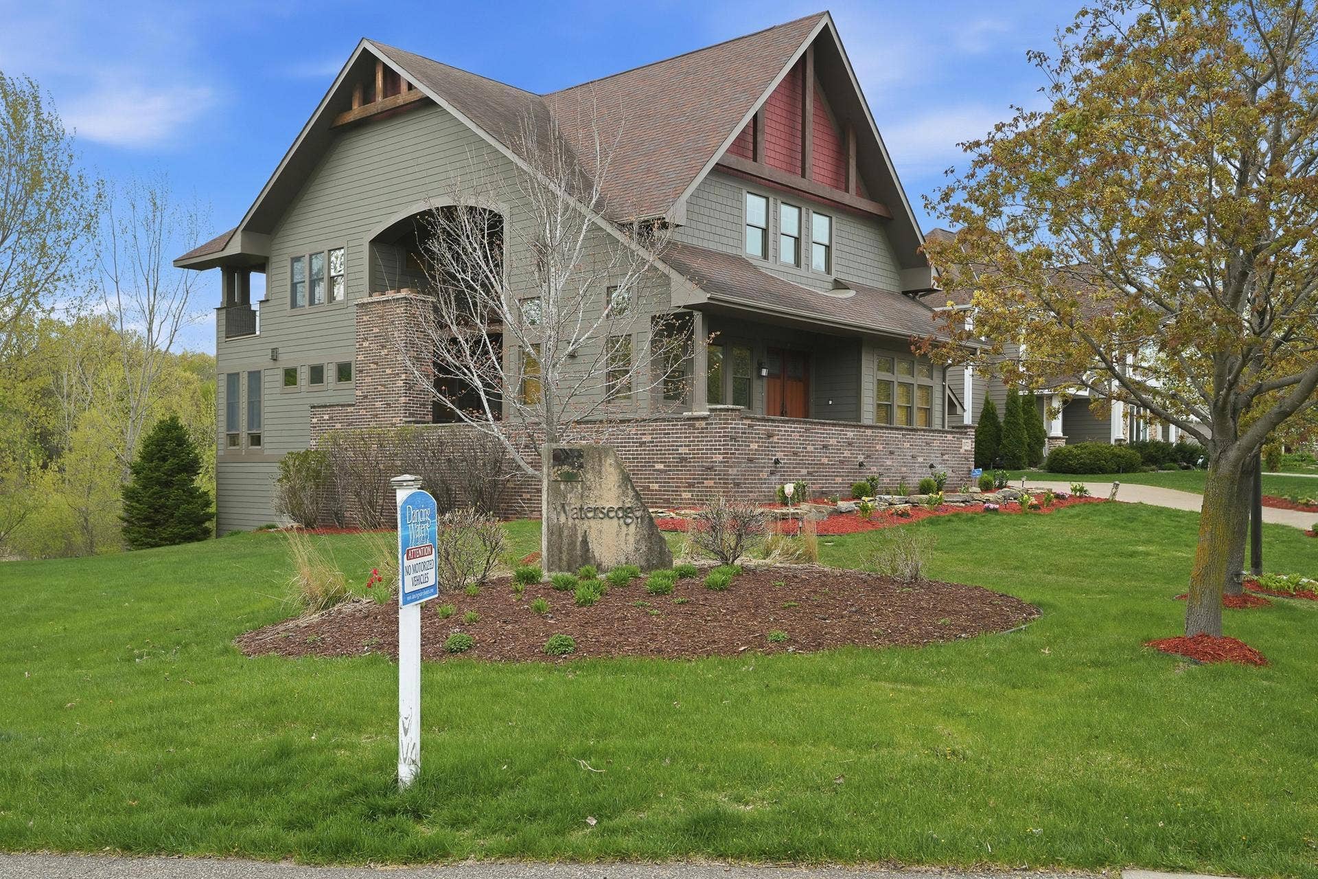 10721 Watersedge Lane, Woodbury, MN 55129 10721 Watersedge Lane, Woodbury, MN 55129