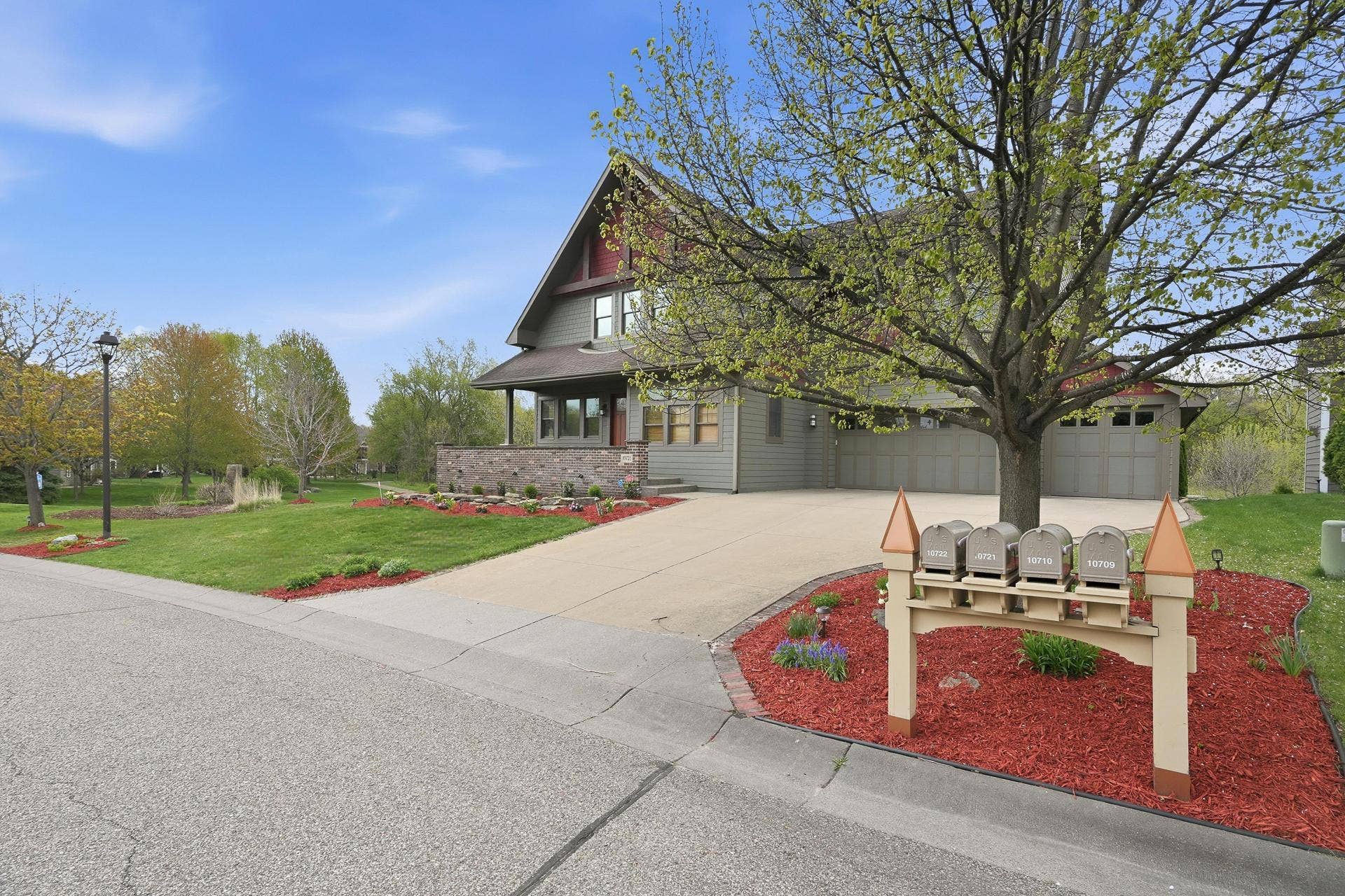 10721 Watersedge Lane, Woodbury, MN 55129 10721 Watersedge Lane, Woodbury, MN 55129
