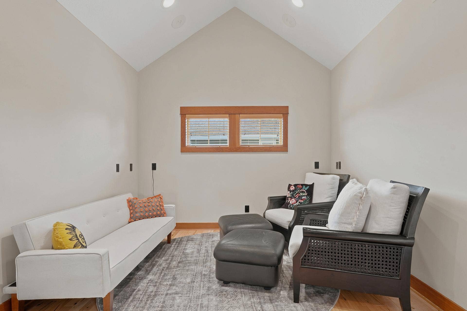 10721 Watersedge Lane, Woodbury, MN 55129 10721 Watersedge Lane, Woodbury, MN 55129