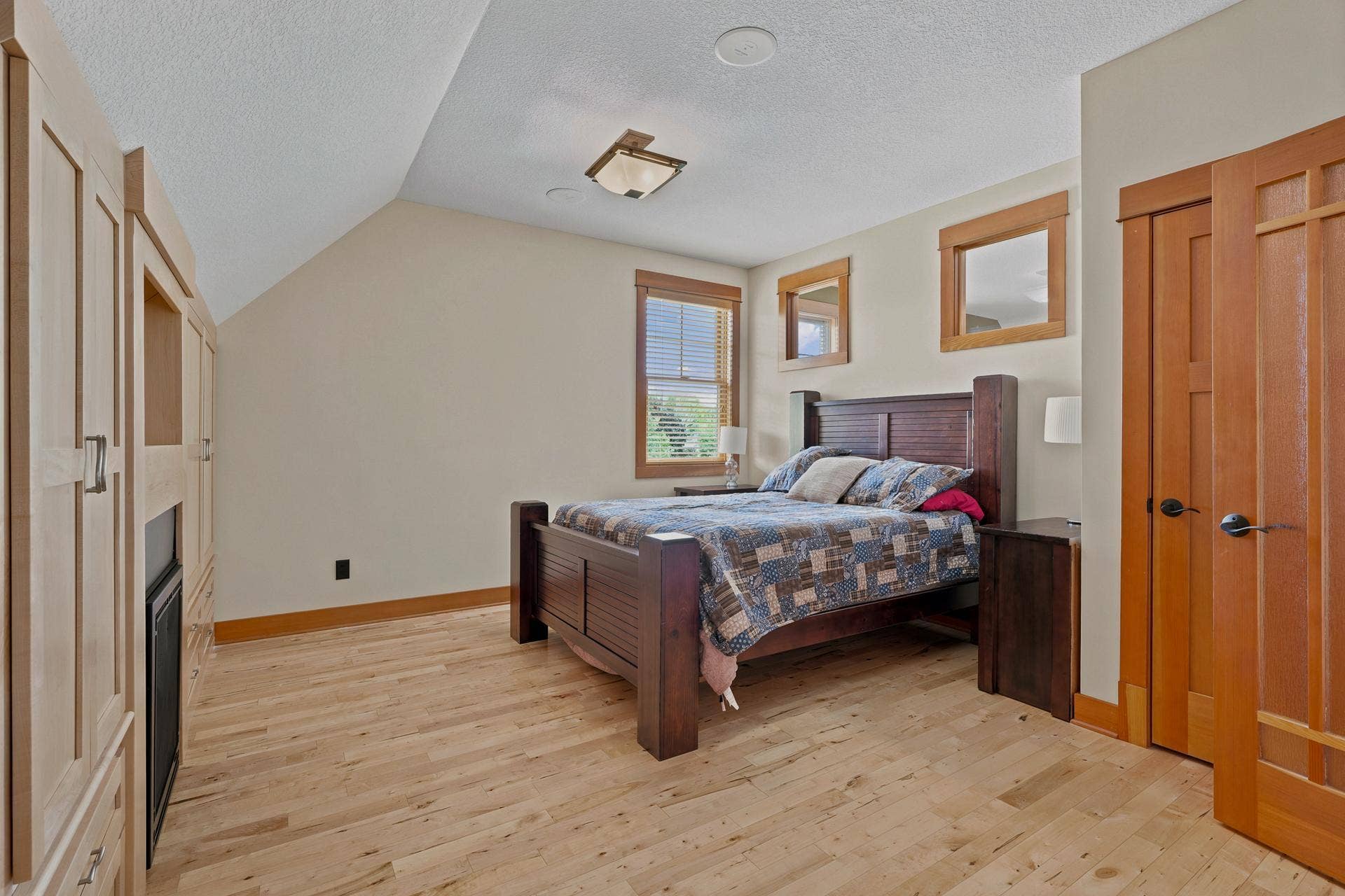 10721 Watersedge Lane, Woodbury, MN 55129 10721 Watersedge Lane, Woodbury, MN 55129