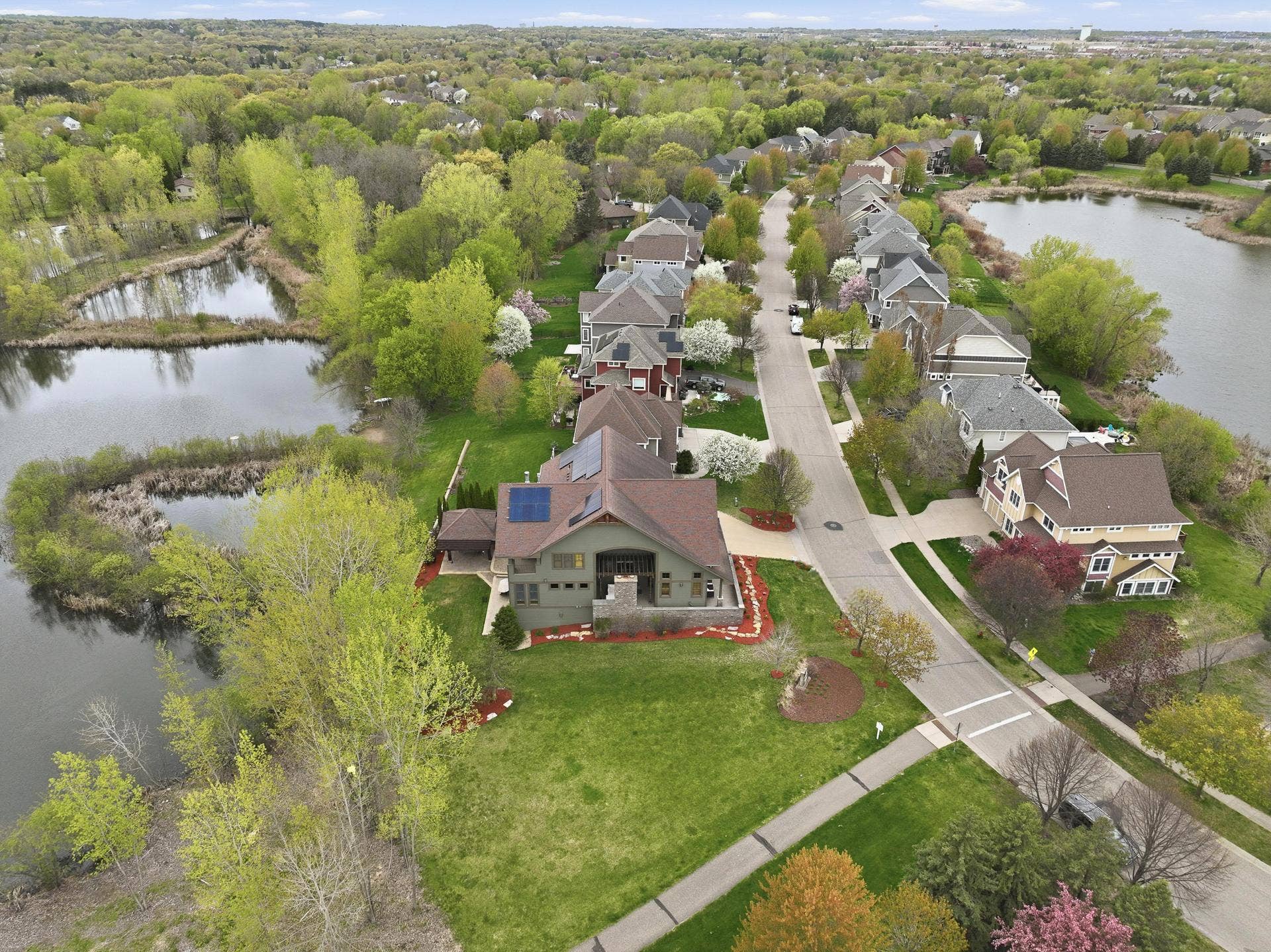 10721 Watersedge Lane, Woodbury, MN 55129 10721 Watersedge Lane, Woodbury, MN 55129