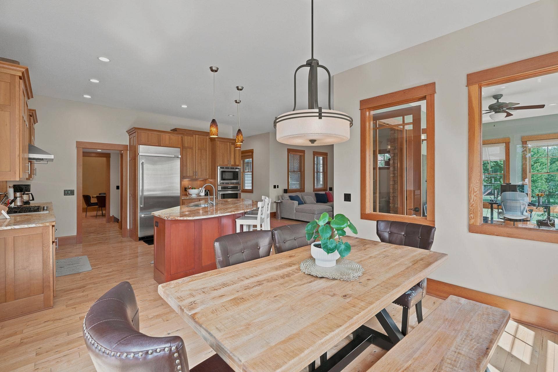 10721 Watersedge Lane, Woodbury, MN 55129 10721 Watersedge Lane, Woodbury, MN 55129