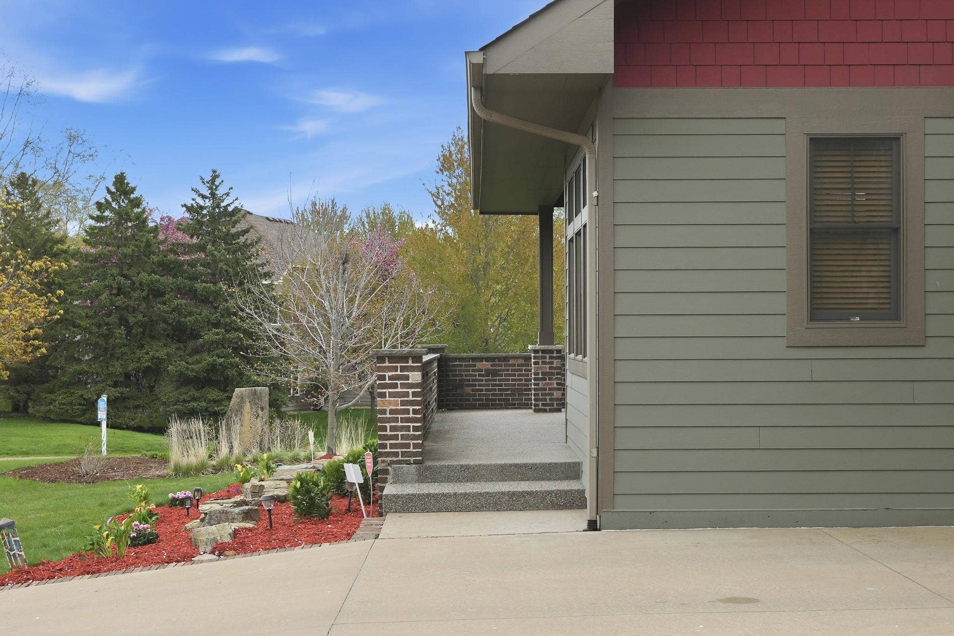 10721 Watersedge Lane, Woodbury, MN 55129 10721 Watersedge Lane, Woodbury, MN 55129